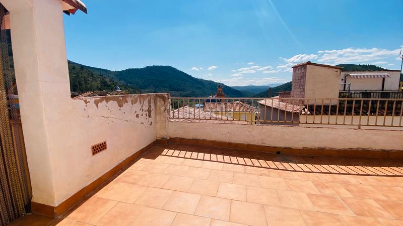 Foto 480c0a84-1da3-42e5-8732-b2d0d1e1a1b8. Casa a Azuébar