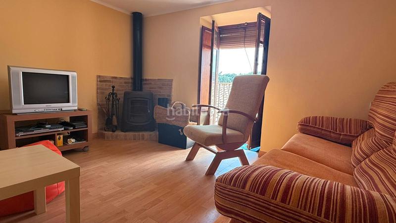 Foto f712697b-1e1f-4e92-8713-359ec7ee0c75. Casa aparellada amb xemeneia a Villafranca del Cid