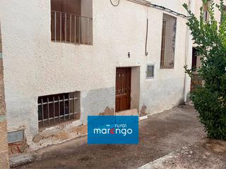 Casa a Puebla de Arenoso. Casa con bodega en los calpes