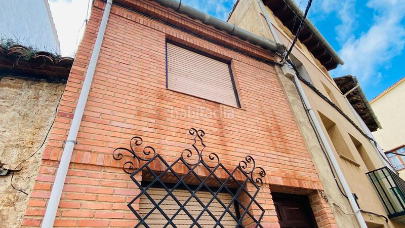 Foto 4bf173b9-9589-47d2-8fbf-05d6e7988c6d. Casa aparellada amb aparcament a Forcall