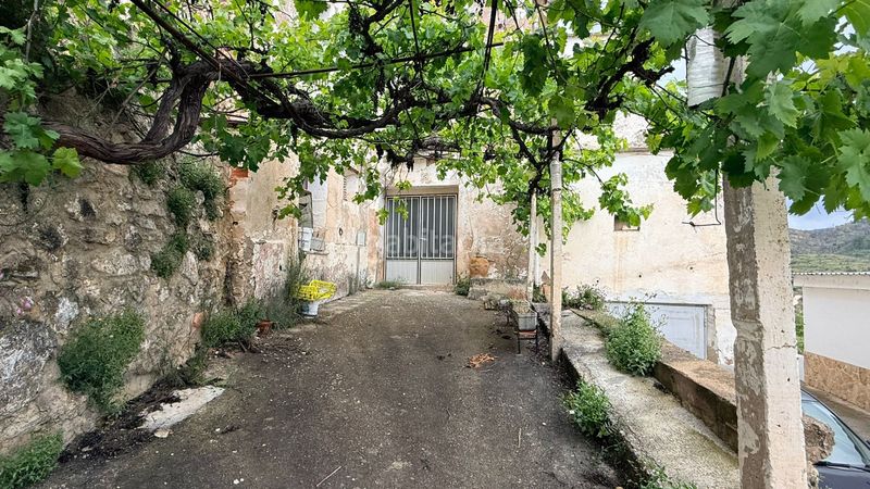 Foto ec6c7963-a80c-4b5f-b02c-d3a82a8a8ba2. Casa a Montán