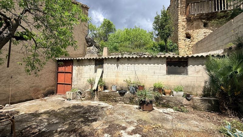 Foto daaab334-98cb-4df0-a608-ccbe97daf34a. Casa amb xemeneia calefacció a Morella