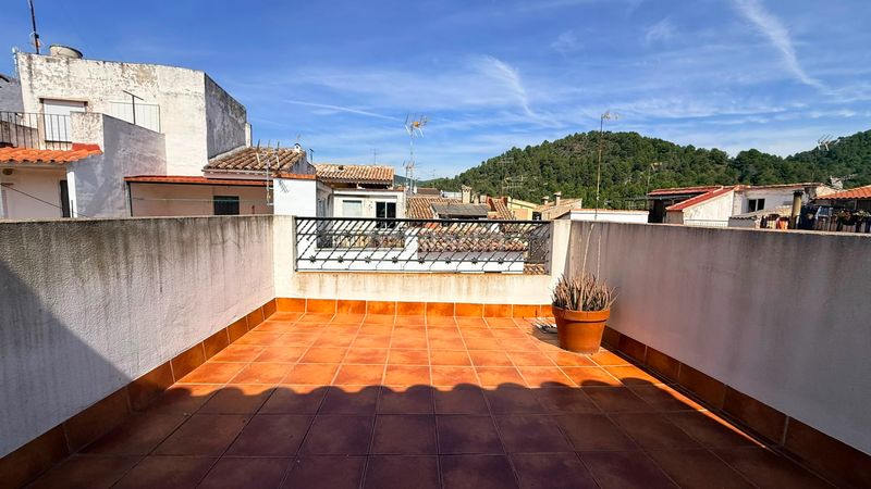 Foto a02a068a-f8fd-47b3-8591-fd57ea8f6773. Casa amb xemeneia calefacció a Suera