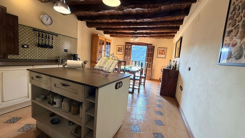 Foto df0e5a2b-b80a-4c17-915e-506cfd883e12. Casa a Castellote