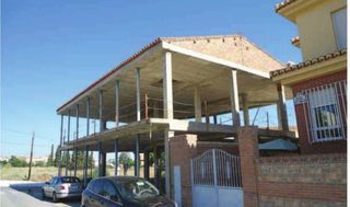 Edifici a Musico ricardo berbel 1. Parcela con obra en curso en urbanización de los favores, guadix