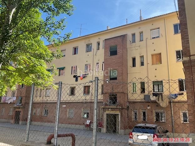 Foto 1933fff9-b17a-4ef7-9920-a79c27752e95. Edifici a calle de san dalmacio 1 a Villaverde Alto Madrid