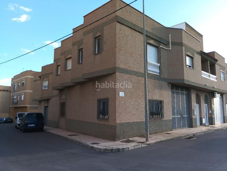 Foto 8f978eaf-de68-4670-a261-414737a9eb01. Casa adossada a calle isla del aire 24 a Las Cabañuelas Vícar