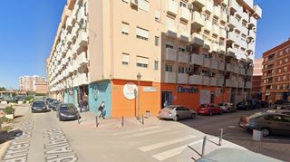 Business premise in Carrer de la vall d'albaida 18. Subasta de lote de dos locales comerciales unidos en mislata (va