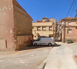 Haus  Calle la constitución 5. Subasta de lote de vivienda, trastero, 2 parcelas y un solar en