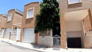 Maison jumelée à Calle el greco 9. Subasta de vivienda unifamiliar adosada con garaje en huércal de
