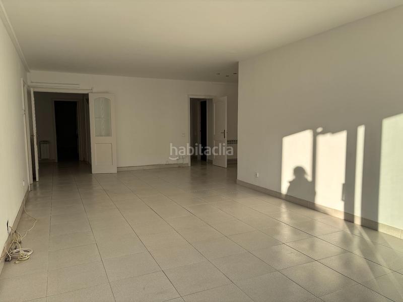 Foto 0ac89d1d-40be-4231-9cd7-68e3c86ba1fd. Alquiler piso amplio piso con terraza y plaza de garaje en alquiler! en Girona