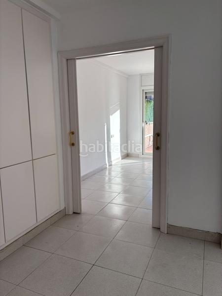 Foto 6d00b578-1d38-48c0-a78a-d63d69defc98. Alquiler piso amplio piso con terraza y plaza de garaje en alquiler! en Girona