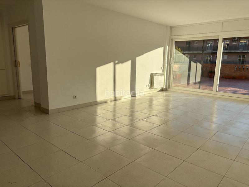 Foto 803fcfb6-f6d8-49c8-8dc6-d85f0fe3ca56. Alquiler piso amplio piso con terraza y plaza de garaje en alquiler! en Girona