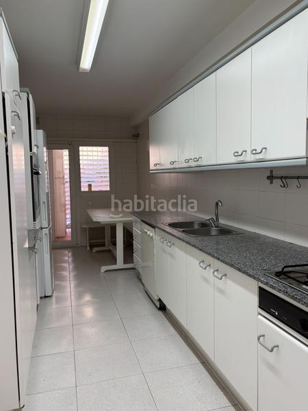 Foto 90ad485b-fb76-45af-8eca-a48b1b2614c2. Alquiler piso amplio piso con terraza y plaza de garaje en alquiler! en Girona