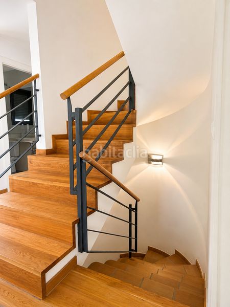 Foto 1772edf3-bef2-4735-b3cc-19b9bdce5d1f. Casa adossada amb calefacció a Palau Girona