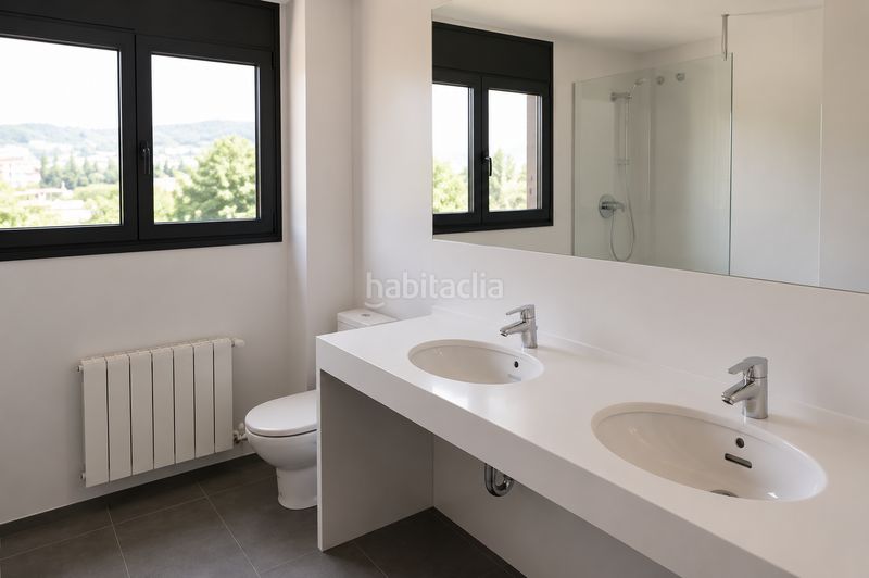 Foto d74cdf24-8d22-4ba8-af6a-9d2f32e0d713. Casa adossada amb calefacció a Palau Girona