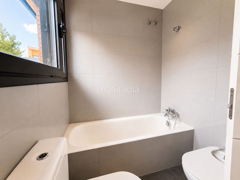 Foto de719ef2-1440-4b21-b395-62644d758264. Casa adossada amb calefacció a Palau Girona