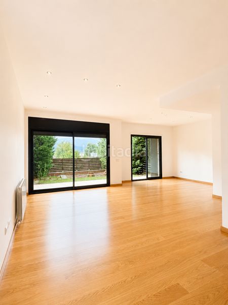 Foto e131d8ce-d645-4111-99dd-0dafd6075128. Casa adossada amb calefacció a Palau Girona