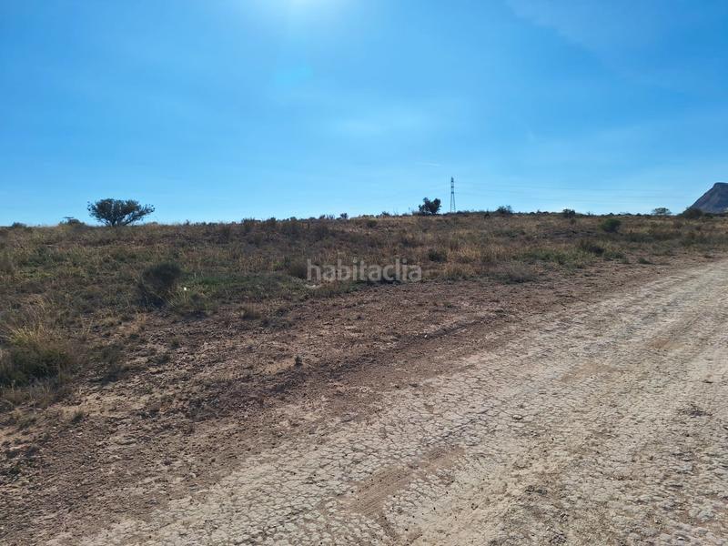 Foto f180ade3-b47c-40be-ab6b-4e69f4704a1a. Masia amb xemeneia a Fontcalent Alicante