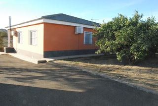 House en Cañada del Fenollar. Casa con 2 habitaciones amueblada con parking, aire acondicionad
