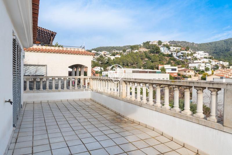 Foto 4ce9e7a1-0e0d-47d1-8239-6540cdbc36cb. Casa  independiente con vistas despejadas y piscina en quintmar en Sitges
