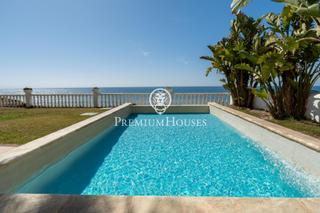 Casa a Barri de Mar. Exclusiva casa frente al mar