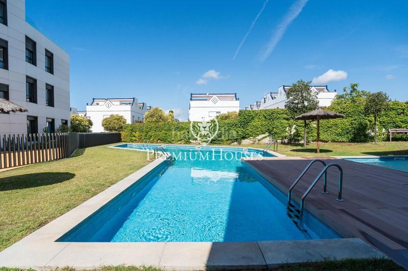 Foto f449590a-4b69-478c-8c22-003a3b2ade8f. Location attique avec chauffage parking piscine dans Sitges