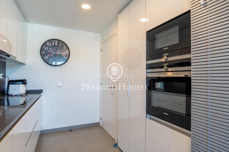 Foto 36edbdd6-2a68-4188-8866-56a491b4ff77. Rent penthouse with heating parking pool in Aiguadolç - Sant Sebastià Sitges