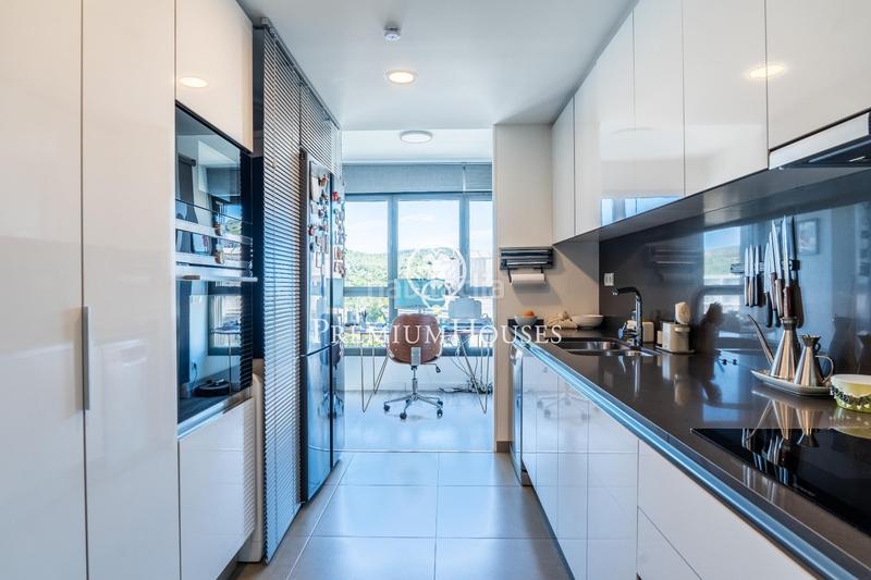 Foto 40eca4d6-a0ac-479d-a1bf-382eb2bce404. Rent penthouse with heating parking pool in Aiguadolç - Sant Sebastià Sitges