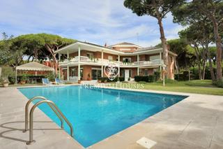 Maison à La Pineda. Casa con gran jardín y mucha privacidad a la venta en la pineda,