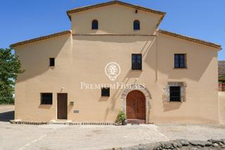 Masia a Castellet i la Gornal. Masia con viñedos en alt penedés