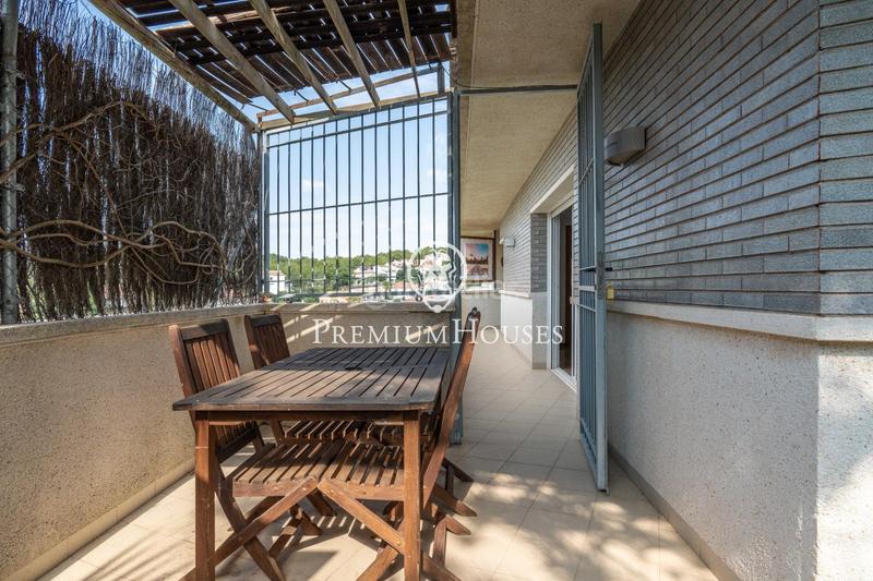 Foto 1e05b5dc-0d58-44e8-b565-ee2abe7511f5. Alquiler casa  con vistas despejadas en quintmar en Sitges