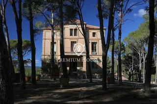 Masia a Valls. Finca señorial en boscos de valls