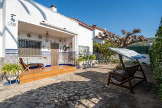 Maison à Mas Alba. Casa independiente con piscina en mas alba