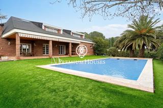 House in Valls. Casa con piscina y jardín en valls