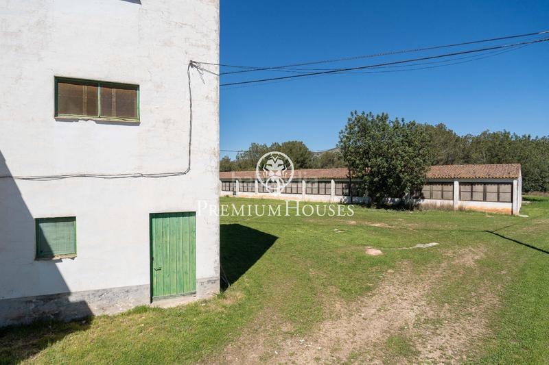 Foto 80469f10-b843-4c4a-9ae2-bf68e9fadc32. Masía masia a reformar con gran terreno en mas den rafael en Vilanova i la Geltrú