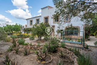 Casa a Vallmoll. Casa con jardín y piscina en vallmoll
