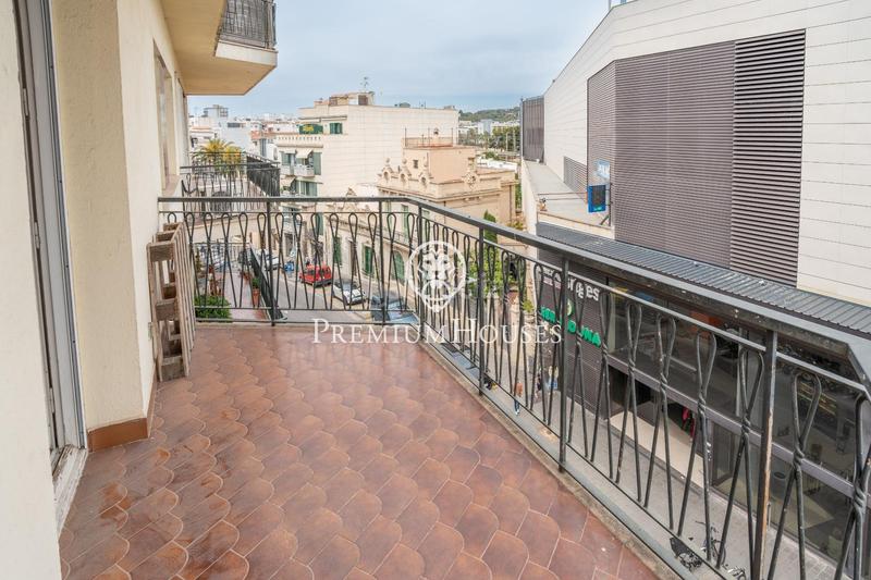 Foto f2e6d770-6227-4d41-a2f3-d2ce30de7f38. Alquiler piso ático con gran terraza en el centro en Sitges
