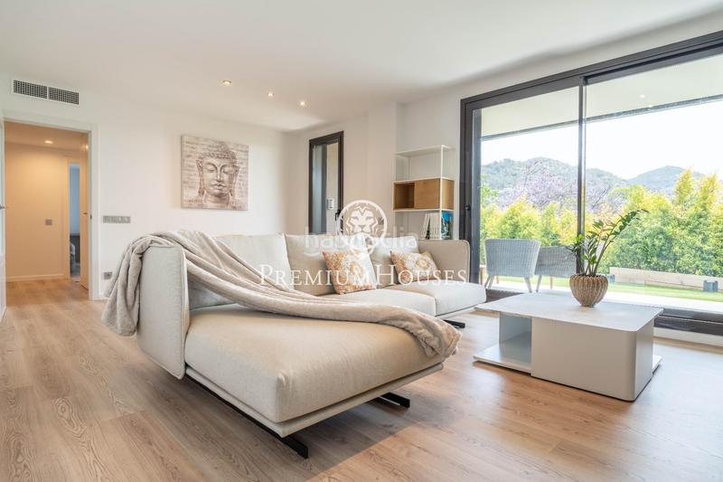 Foto 971c3e51-b30c-4a18-86bd-52da204e9530. Planta baja  con gran jardín en aiguadolç en Sitges