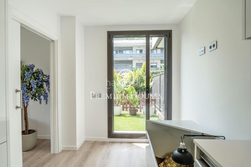 Foto abe528be-7c7d-4f00-978e-63d680fe9b29. Planta baja  con gran jardín en aiguadolç en Sitges
