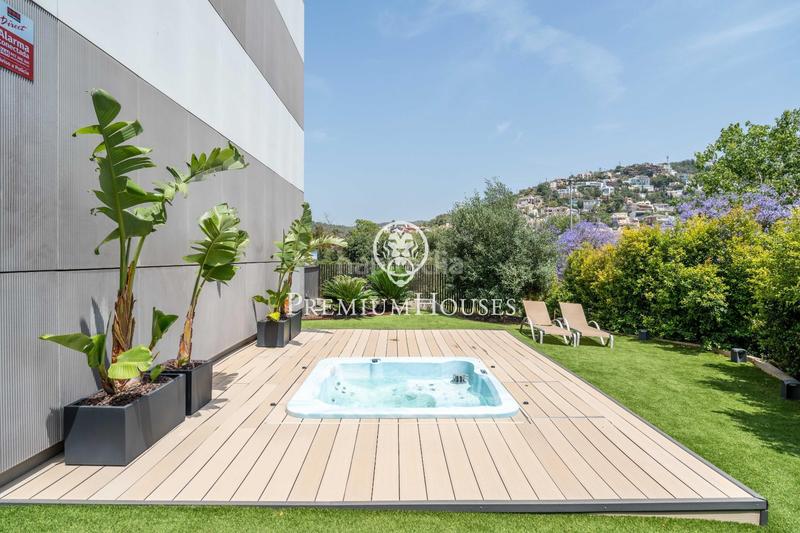 Foto abf3ad90-32d7-4bfe-a729-60f30e9cfee1. Planta baja  con gran jardín en aiguadolç en Sitges