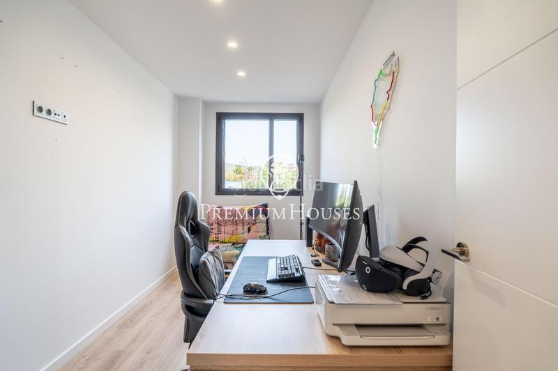 Foto e6c12156-9d15-495b-af0b-c22cbd33ea10. Planta baja  con gran jardín en aiguadolç en Sitges