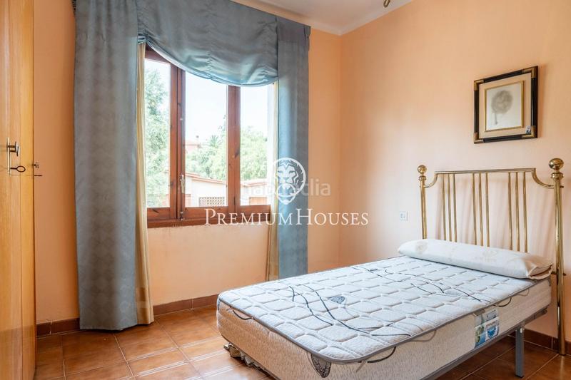 Foto c879bba4-87ff-4572-9849-9a36f82323b0. Casa  a reformar con jardín y piscina en via augusta en Tarragona