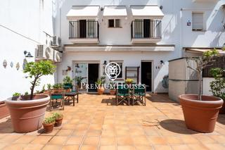 Planta baixa a Centre. Planta baja con gran patio en sitges