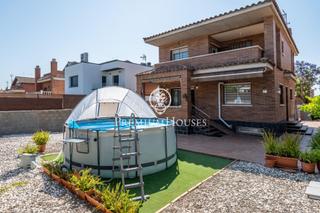 House in Torrent Ballester. Casa independiente con jardn en can guardiola