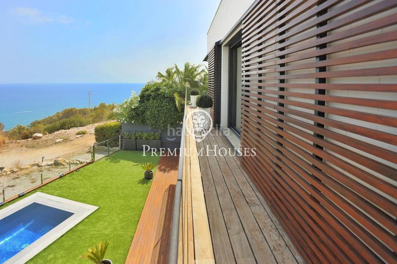 Foto 3d58fc0f-d5b1-44e0-8345-32c91157cd3e. Casa con riscaldamento parcheggio piscina in Levantina - Montgavina - Quintmar Sitges