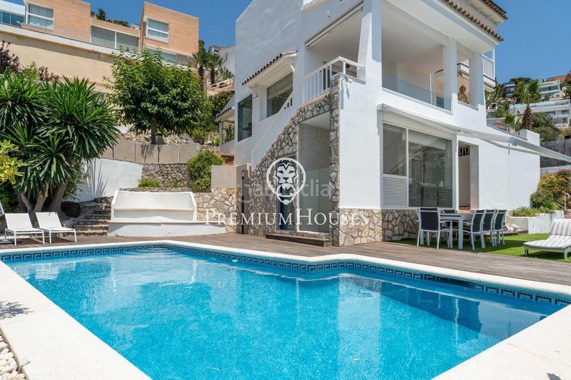 Foto 1dd278a4-bb85-4c8e-a6c7-859ee6562027. Casa amb calefacció aparcament piscina a Levantina - Montgavina - Quintmar Sitges