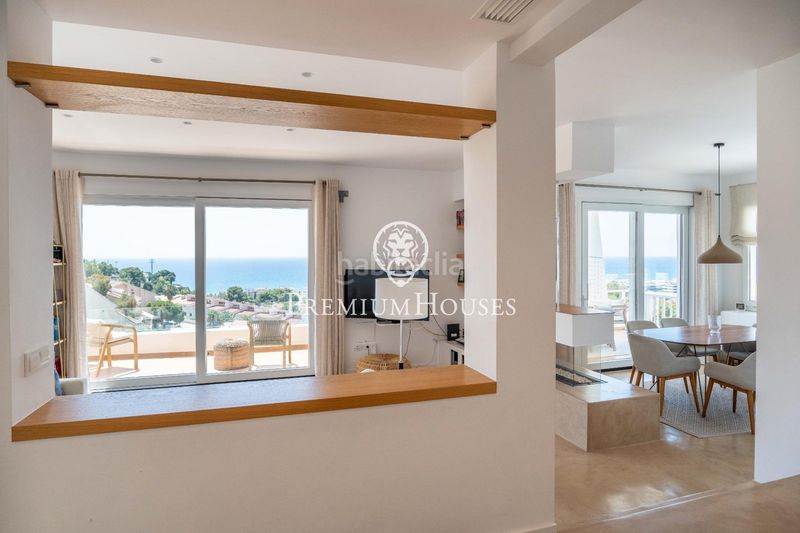 Foto 5aec3f13-5e27-4a5a-9975-c848a5275570. Casa amb calefacció aparcament piscina a Levantina - Montgavina - Quintmar Sitges