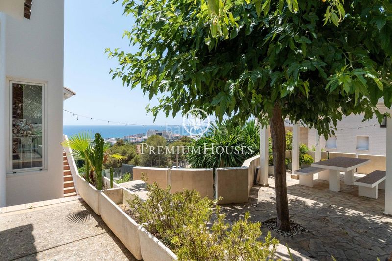 Foto a1c32370-9014-4b5a-b86a-fe93d803c85a. Casa amb calefacció aparcament piscina a Levantina - Montgavina - Quintmar Sitges