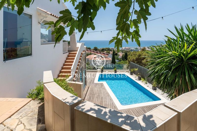 Foto ae52ddbf-f772-478b-9ec5-e2e45ee61ab7. Casa amb calefacció aparcament piscina a Levantina - Montgavina - Quintmar Sitges